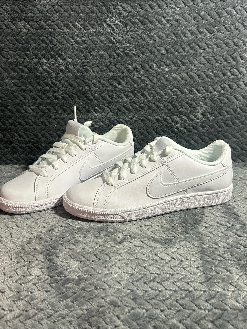 Nike Women’s White Low-Too Nike Court Royale